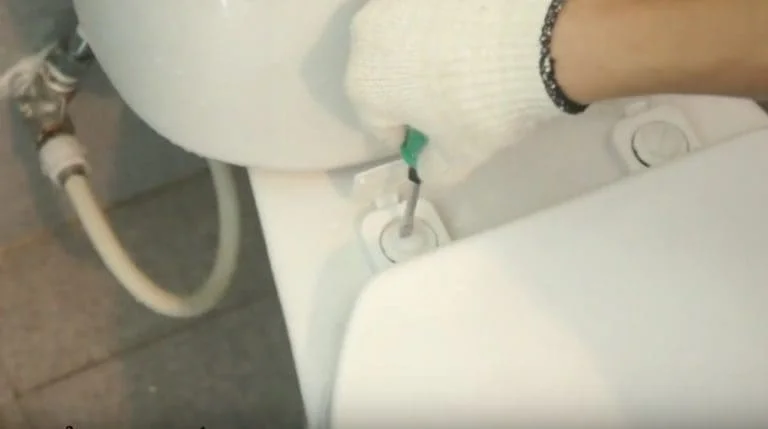vòi xịt vệ sinh thông minh Luva bidet