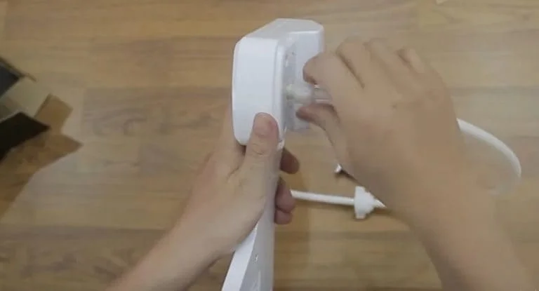 Lắp dây dẫn vào bidet