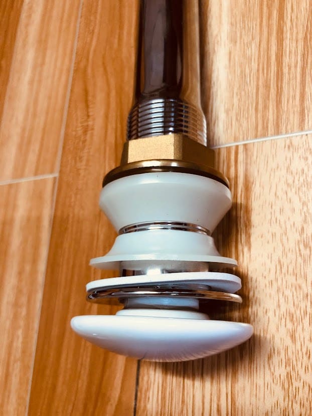 Xi phông chậu kính đầu nhấn bằng sứ