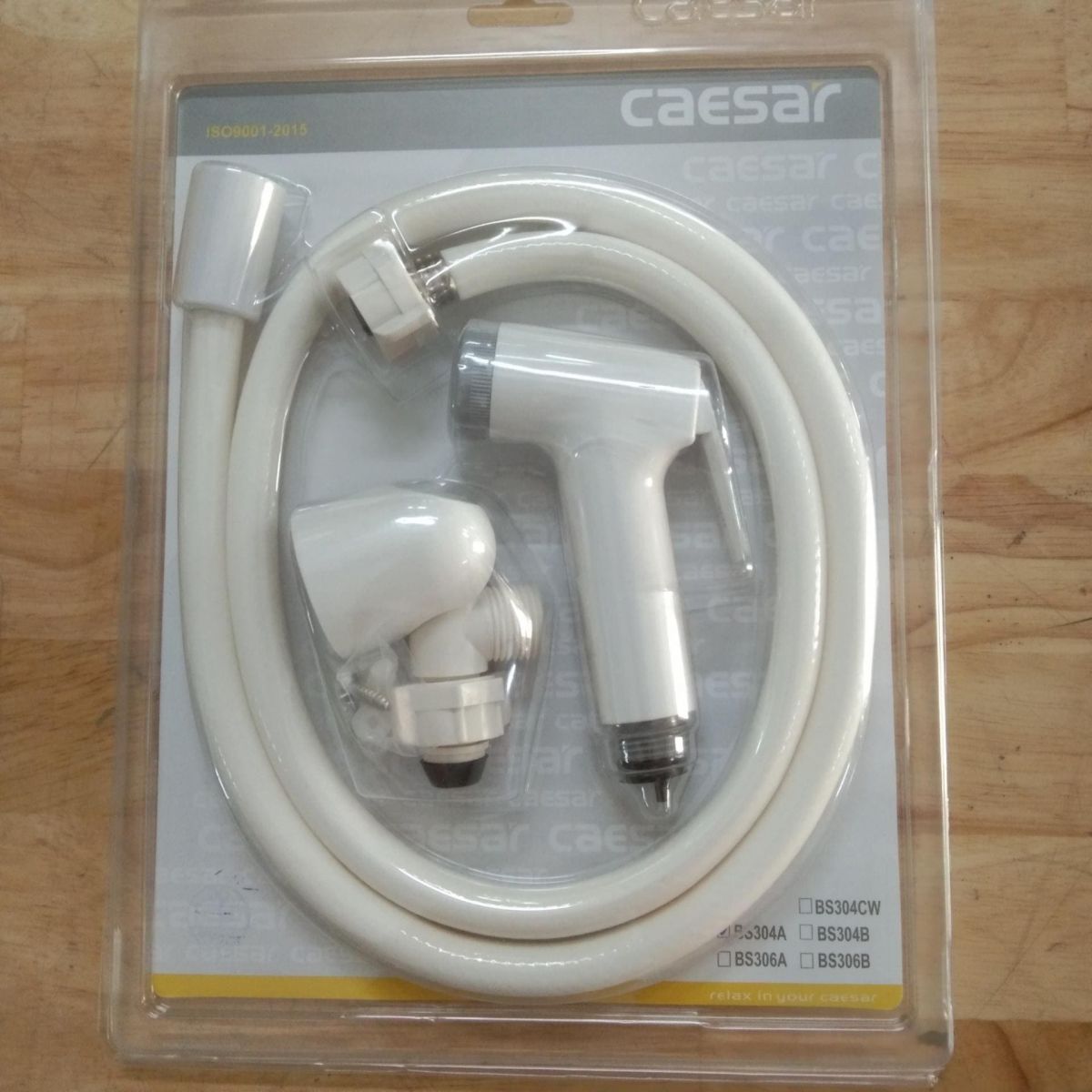 voi-xit-toilet-nhua-caesar-bs304-bs304a