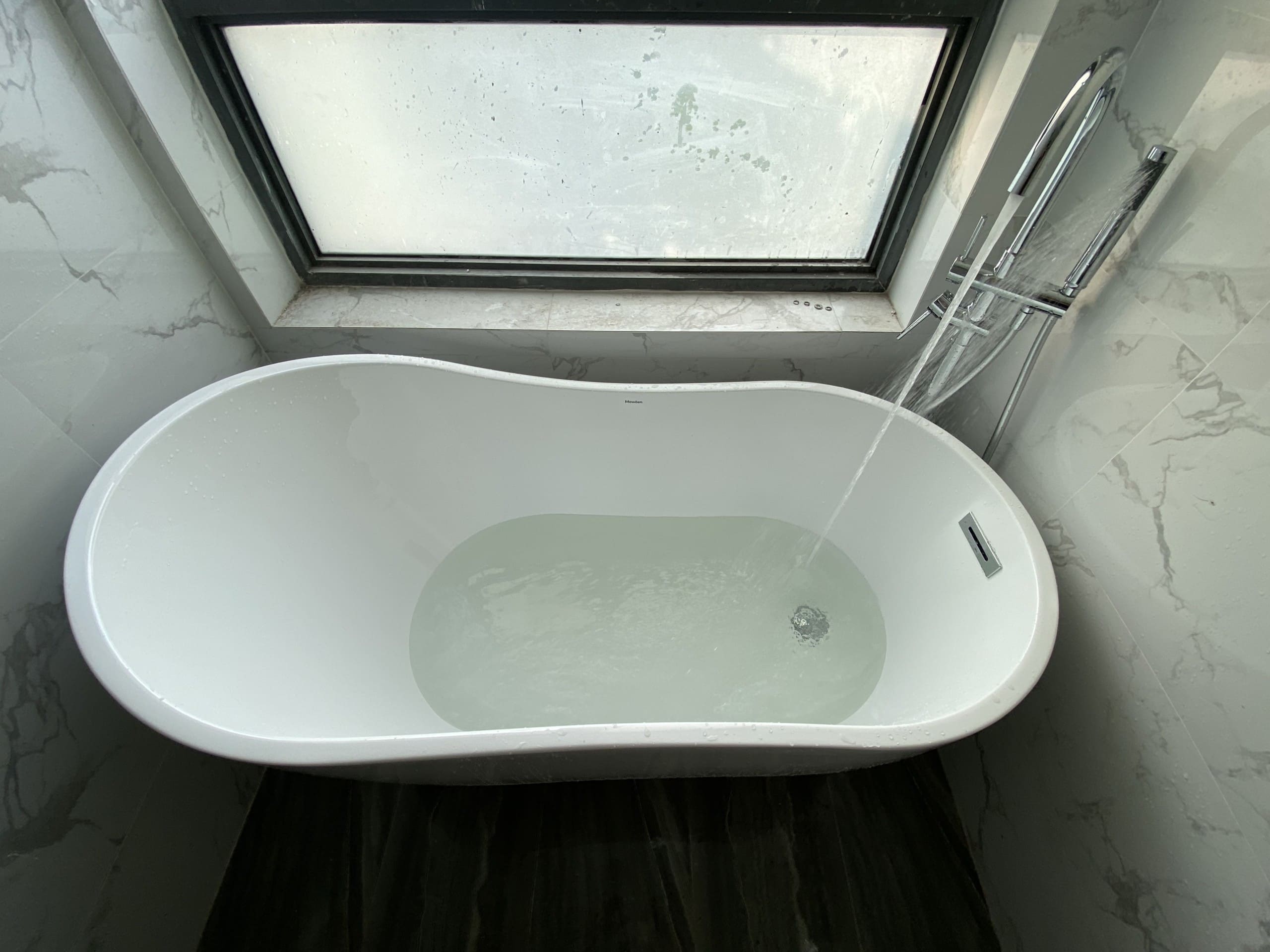 Bồn tắm ngâm đặt sàn Mowoen MW8225-137