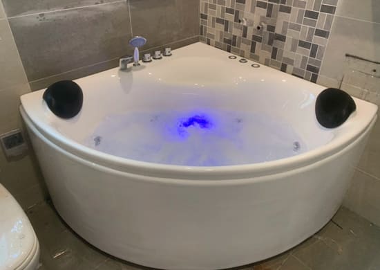 Bồn tắm góc Ares AR3141