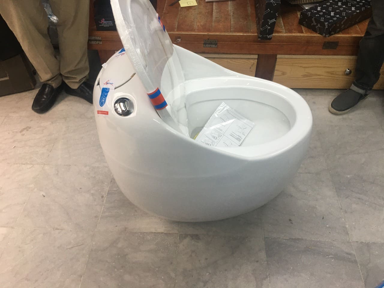 Hình ảnh thực tế bồn cầu trứng Bancoot TS41