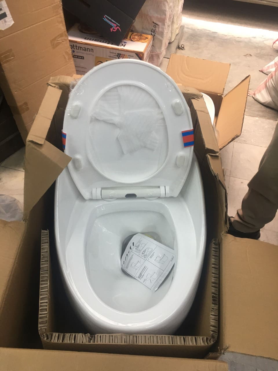 Hình ảnh thực tế bồn cầu trứng Bancoot TS41