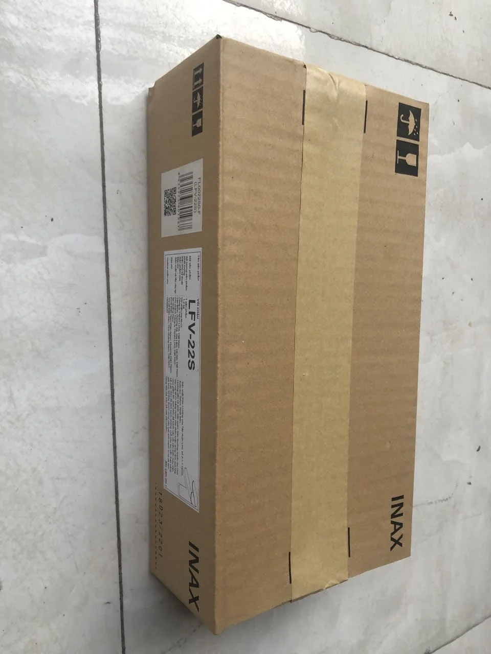 Hình ảnh thực tế vòi lạnh Inax LFV-22S