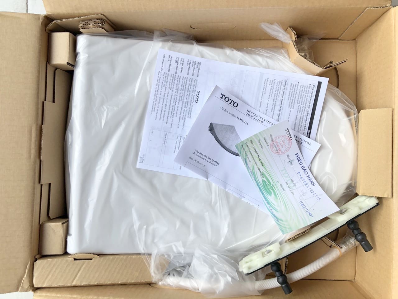 Hình ảnh đóng gói nắp rửa cơ Toto TCW1211A