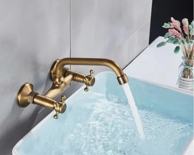 Vòi chậu rửa gắn tường cổ điển Clean Max VCD1918