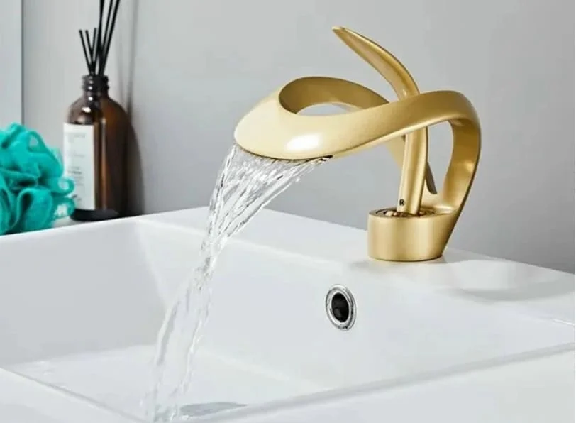 Vòi chậu nghệ thuật nhiều màu sắc Clean Max VNT 6996