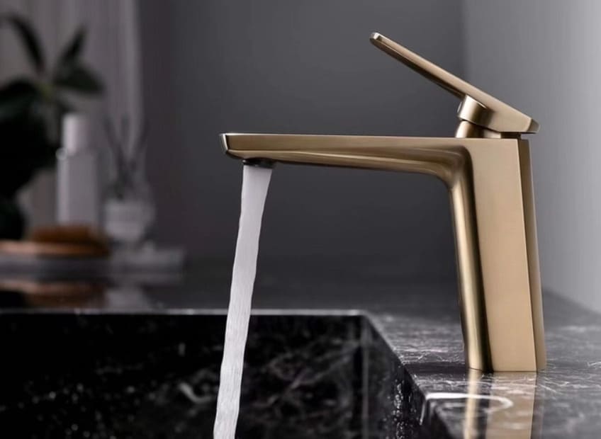 Vòi chậu rửa mặt màu vàng Clean Max V38