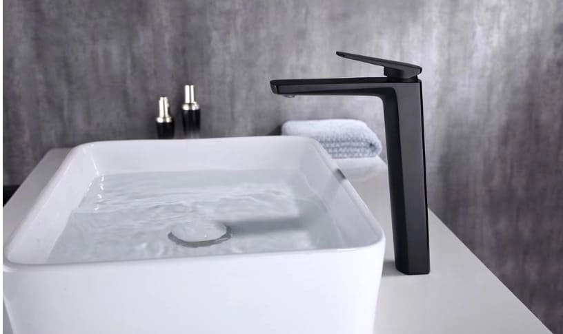 Vòi chậu rửa mặt đen cao 30cm Clean Max V65-HBL