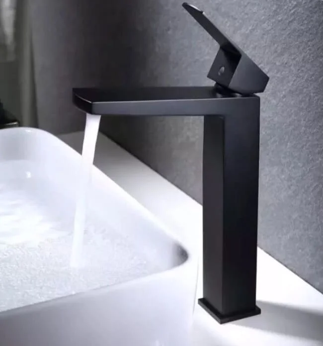 Vòi chậu rửa mặt đen cao 30cm Clean Max V65H