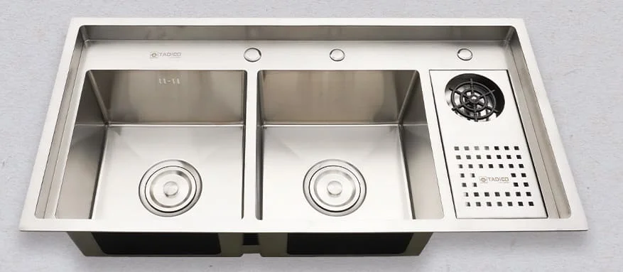 Hình ảnh thực tế chậu bếp 2 hố 1 bàn phải Tadico LUX.C.100.50.4.GB1
