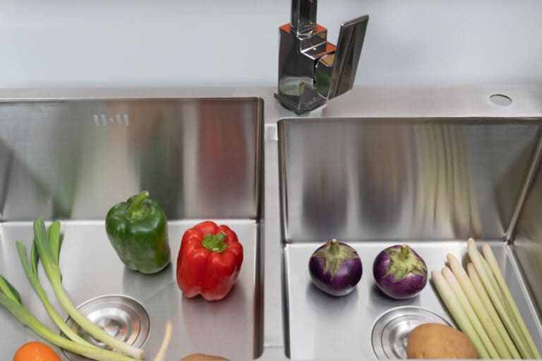 Hình ảnh thực tế chậu bếp đúc 2 hố lệch Tadico LUX.L.82.45.2