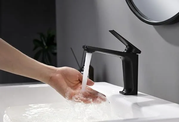 Vòi Chậu Lavabo Nóng Lạnh Màu Đen Miken MK-8020B