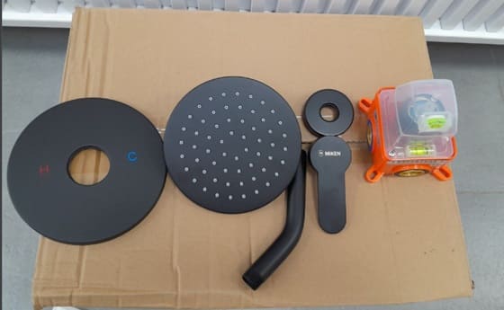 Sen tắm âm tường màu đen Miken MKS-6204B