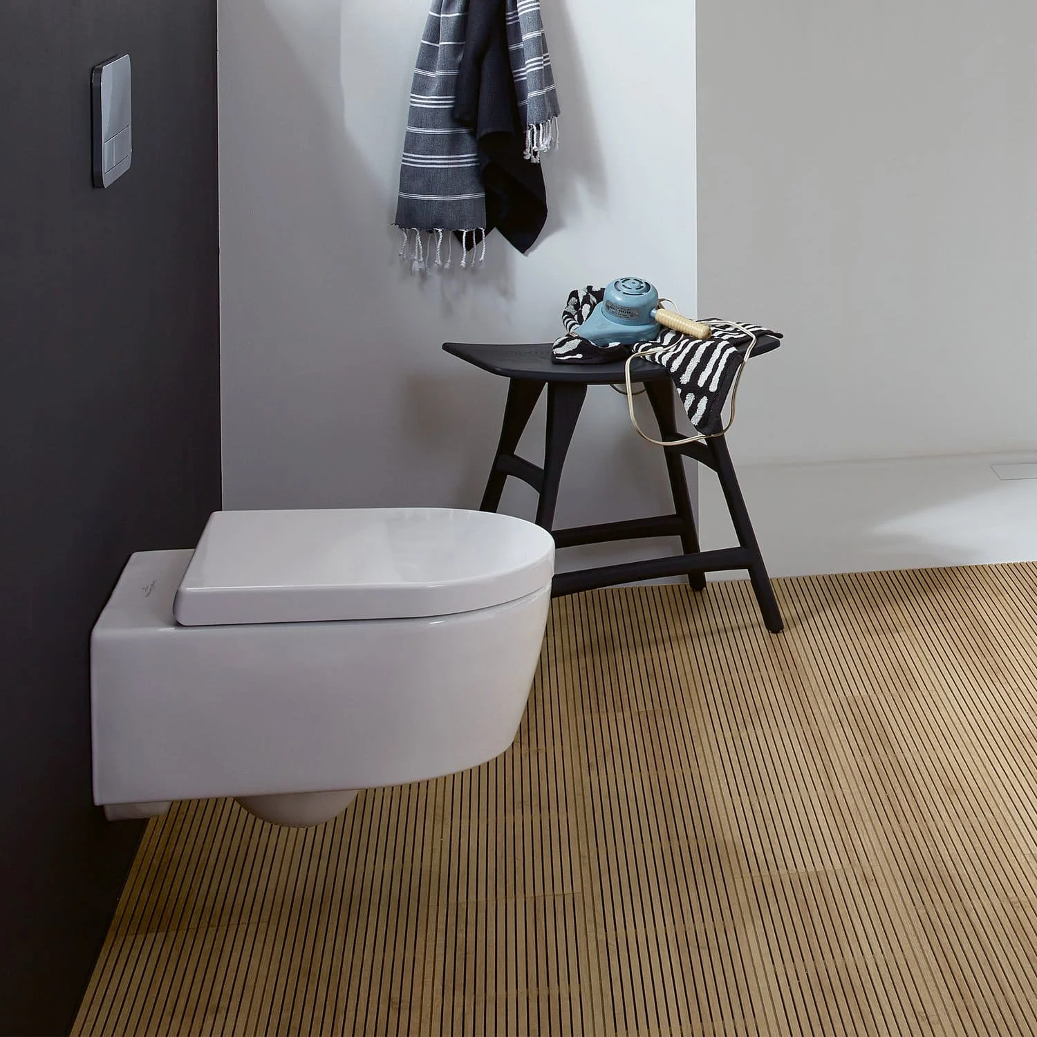Bồn cầu treo tường Đức Villeroy-Boch Avento 5656HRRW