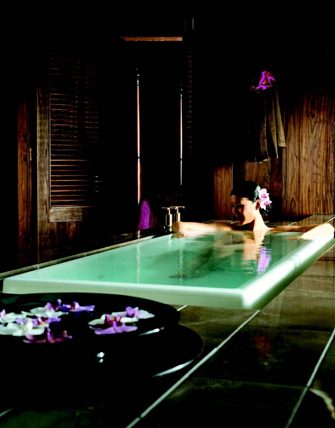 Bồn tắm thủy lục Kohler