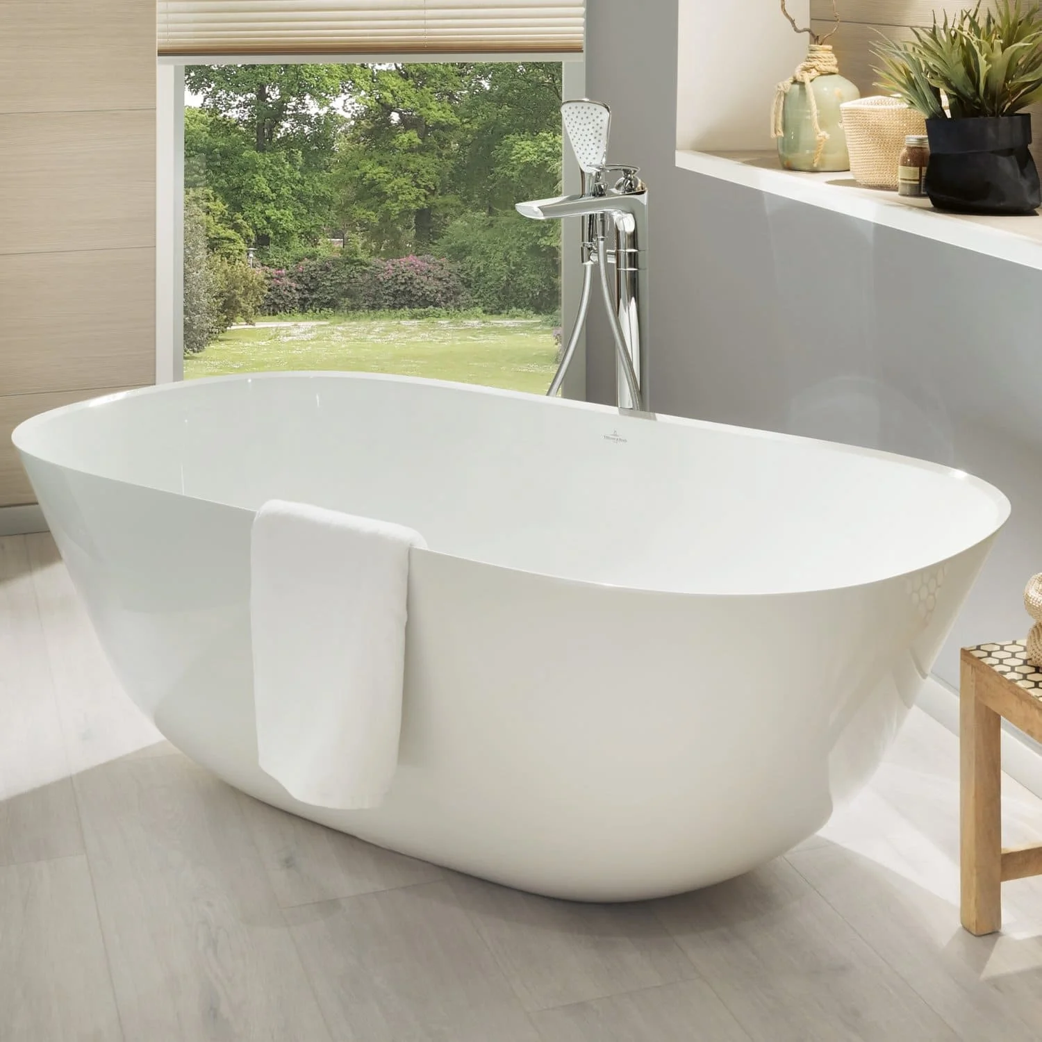 Bồn tắm đặt sàn 1.55m Villeroy-boch Theano UBQ155ANH7F200V-RW