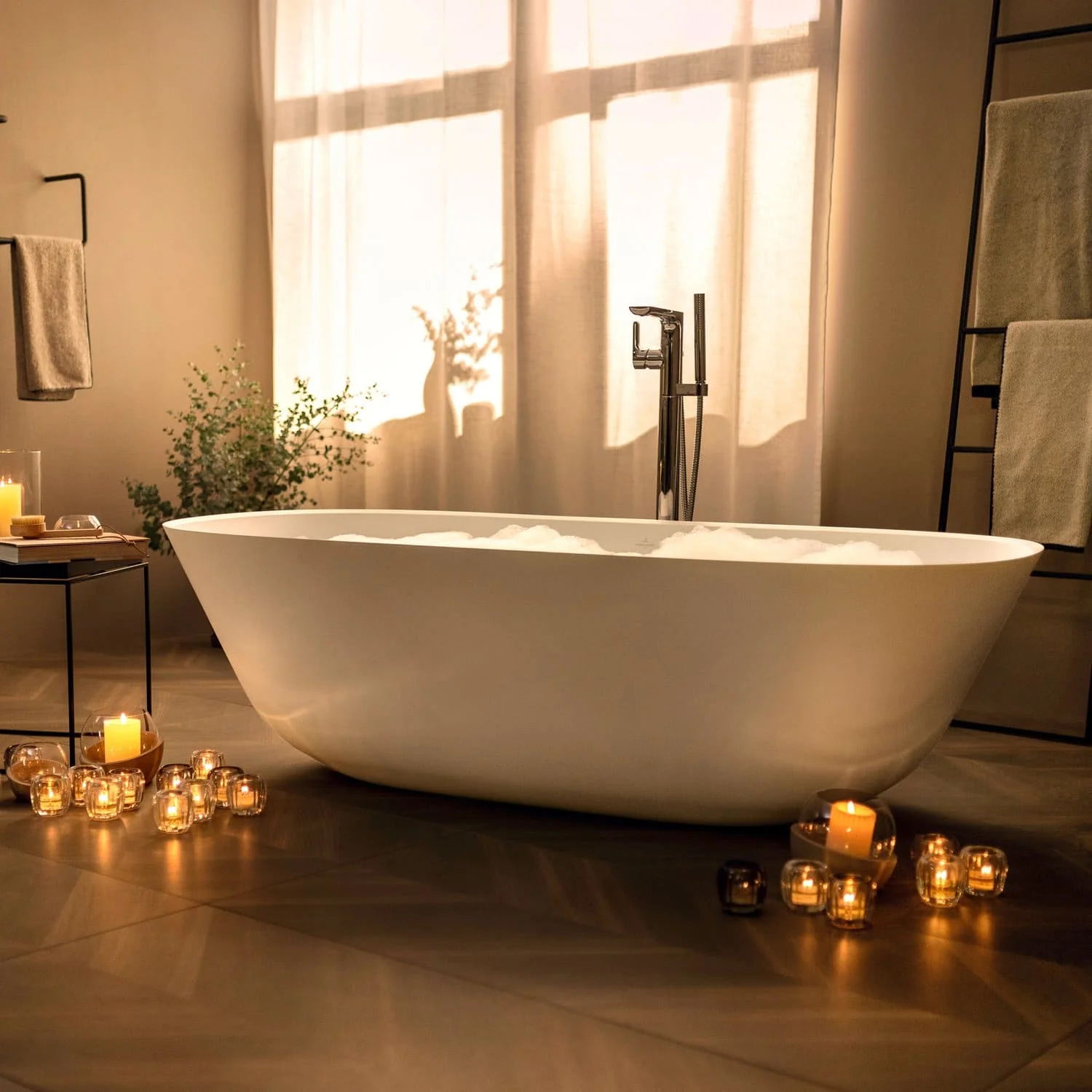 Bồn tắm đặt sàn 1.55m Villeroy-boch Theano UBQ155ANH7F2BCV-RW