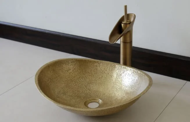 Chậu lavabo đặt bàn đồng thau hình lá trôi Kanly RSC047V