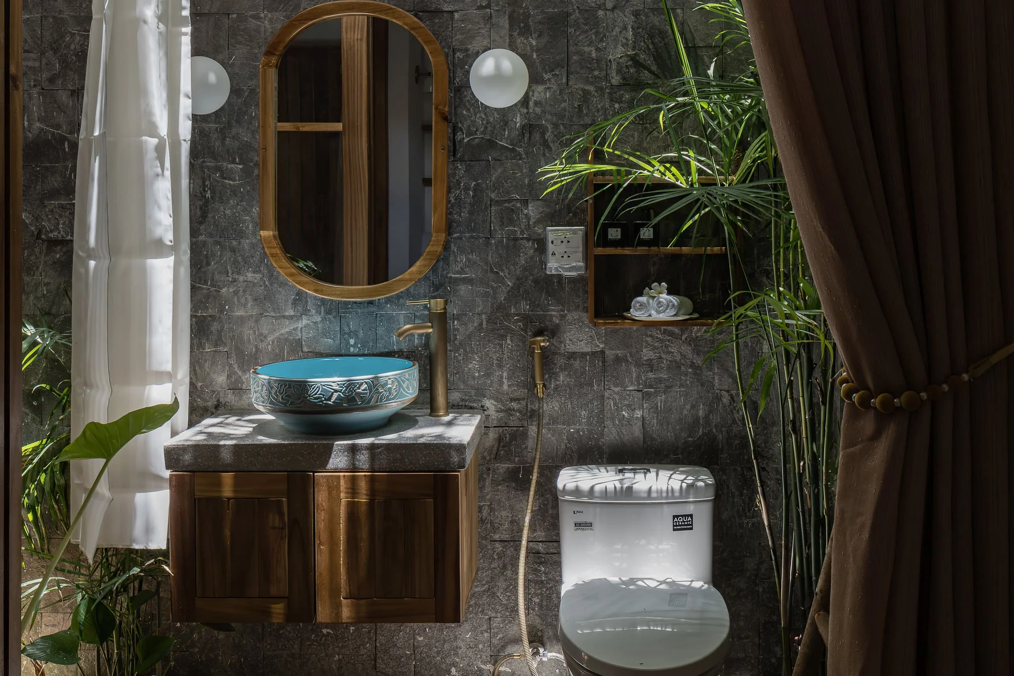 Thiết bị nhà tăm Kanly homestay và resort ven hồ tại phường Yên Phụ và Thụy Khuê