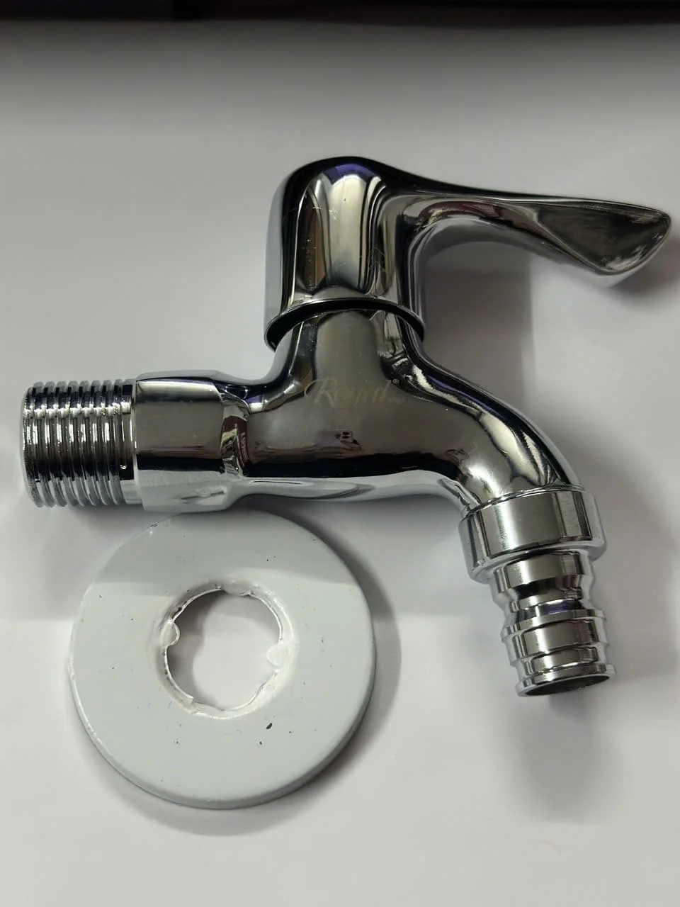 Vòi nước lạnh gắn tường Royal 9220