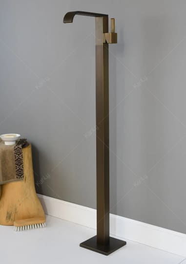 Sen bồn tắm nóng lạnh đặt sàn bằng đồng cổ điển Kanly GCAH7 