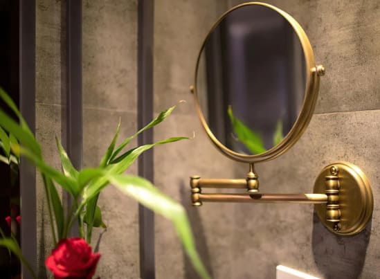 Gương gắn tường khung bằng đồng Kanly GCK18