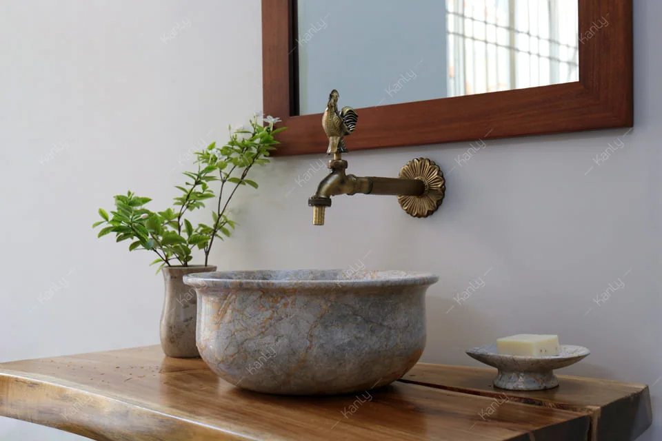 Vòi nước bằng đồng Kanly tại khu phố văn quán