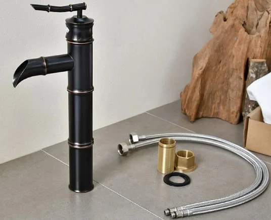 Vòi lavabo nóng lạnh màu đen hình ống tre Kanly GCA02B