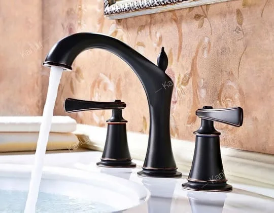 Vòi lavabo 3 lỗ nóng lạnh màu đen Kanly GCB02B