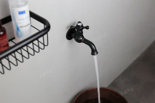 Vòi nước lạnh bằng đồng màu đen gắn tường Kanly GCT02B 