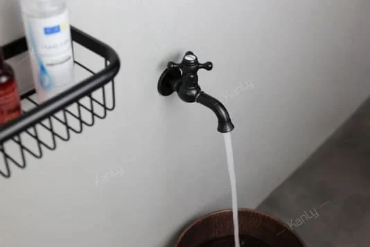 Vòi nước lạnh bằng đồng màu đen gắn tường Kanly GCT02B 