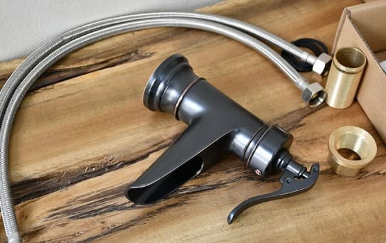 Vòi lavabo nóng lạnh màu đen Kanly GCV04B 