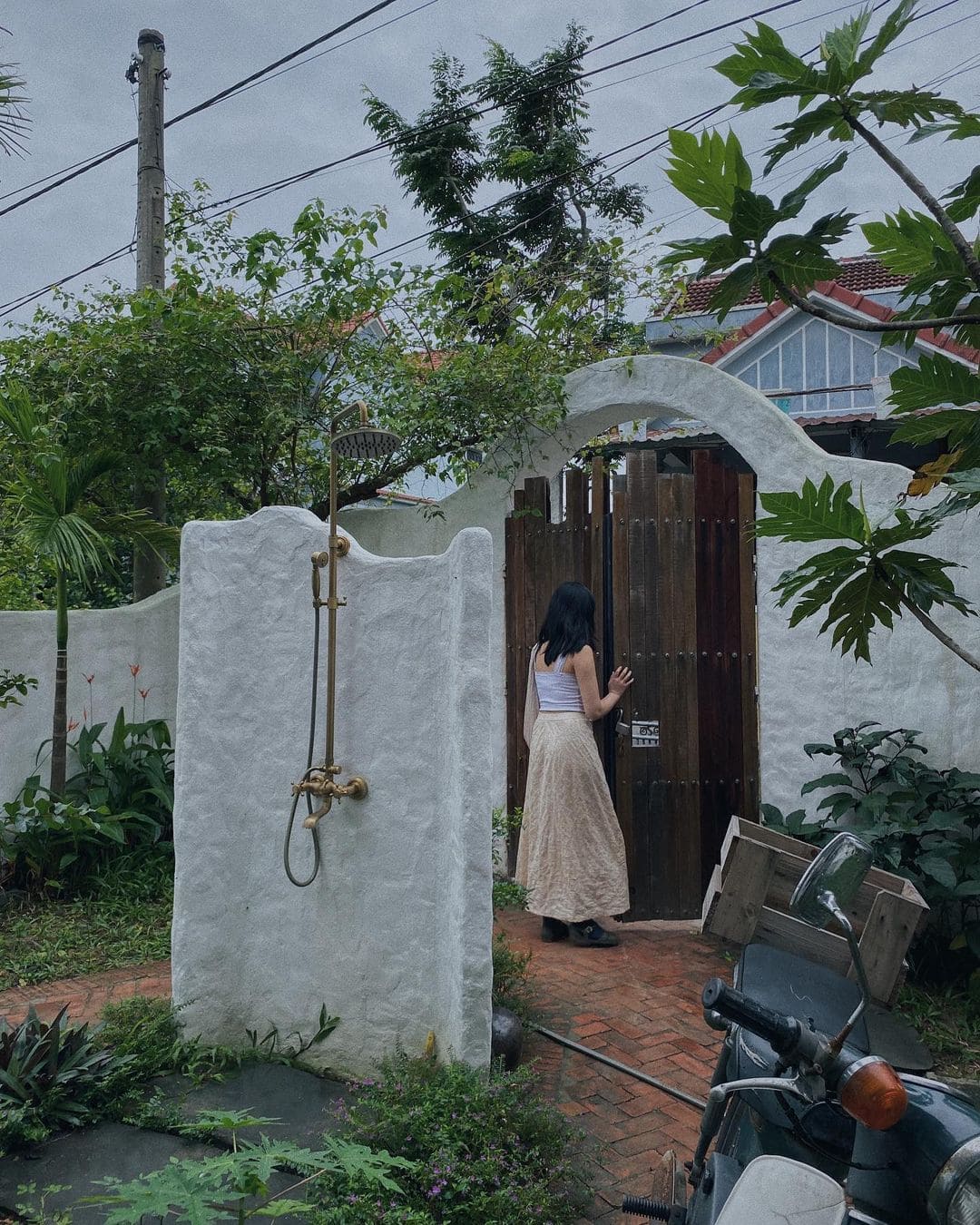 Sen tắm bằng đồng kanly tại biệt thự nghỉ dưỡng minh tri, minh phú