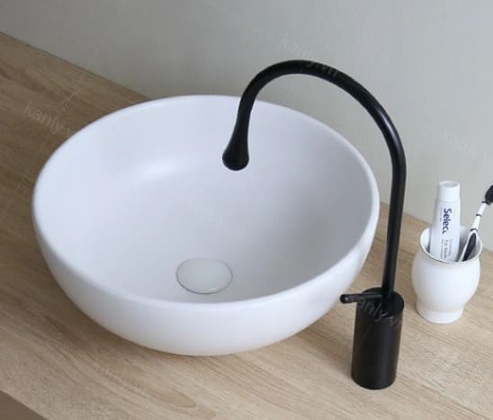 Chậu lavabo đặt bàn sứ tròn màu trắng Kanly SU513 