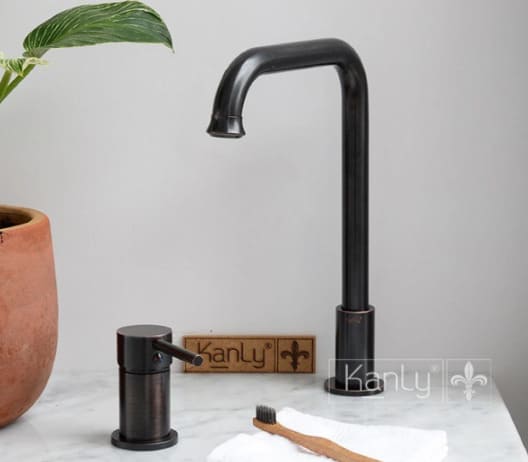 Vòi lavabo nóng lạnh màu đen âm bàn Kanly GCC41B