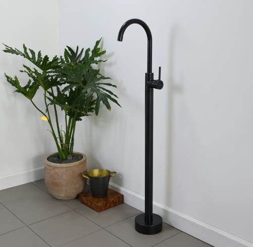 Sen bồn tắm nóng lạnh đặt sàn màu đen Kanly GCAH6B