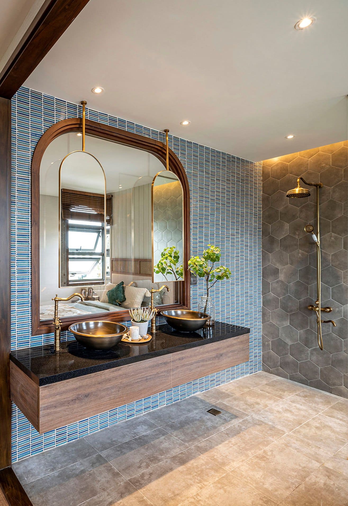 Sen tắm bằng đồng Kanly tại khách sạn Homestay ứng hòa