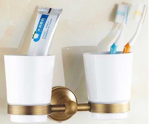 Giá để cốc đôi bằng đồng Haduvico PK090