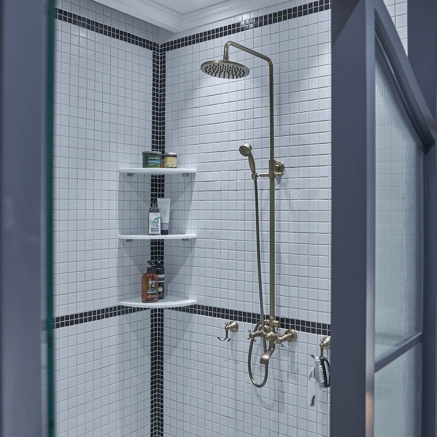 Sen tắm bằng đồng Haduico tại khu đô thị Việt Hưng