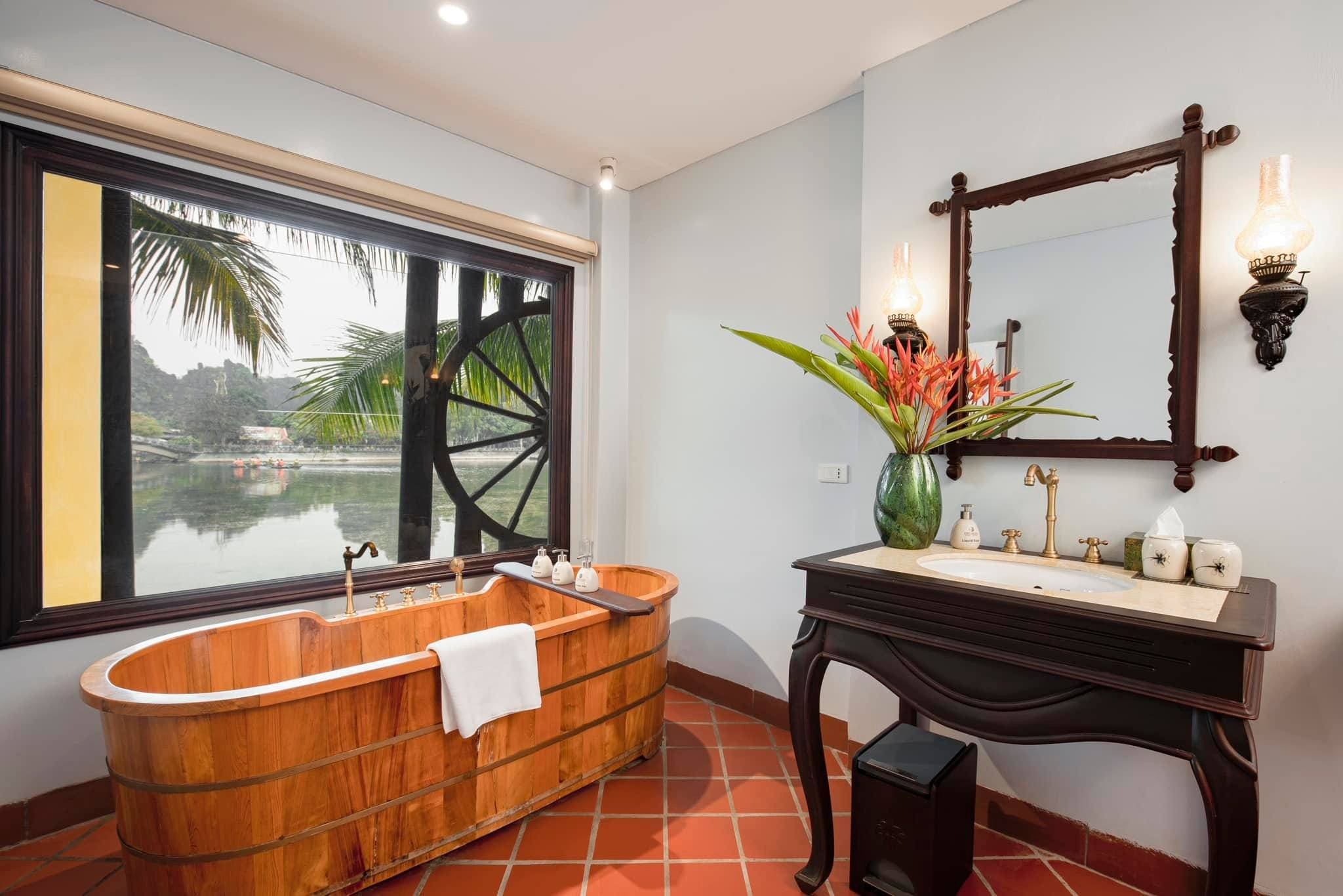 Sen bồn tắm Haduvico tại khách sạn homestay khu vực Bát Tràng, Yên Thường.