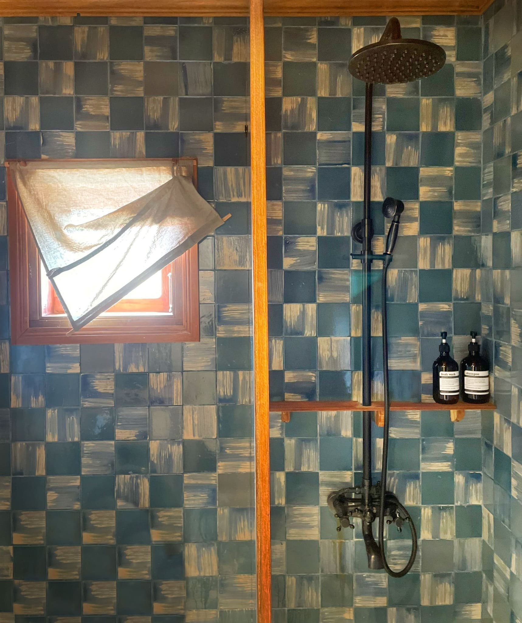 Sen tắm bằng đồng Haduvico tại khách sạn, homestay khu vực Hiền Giang, Liên Phương.