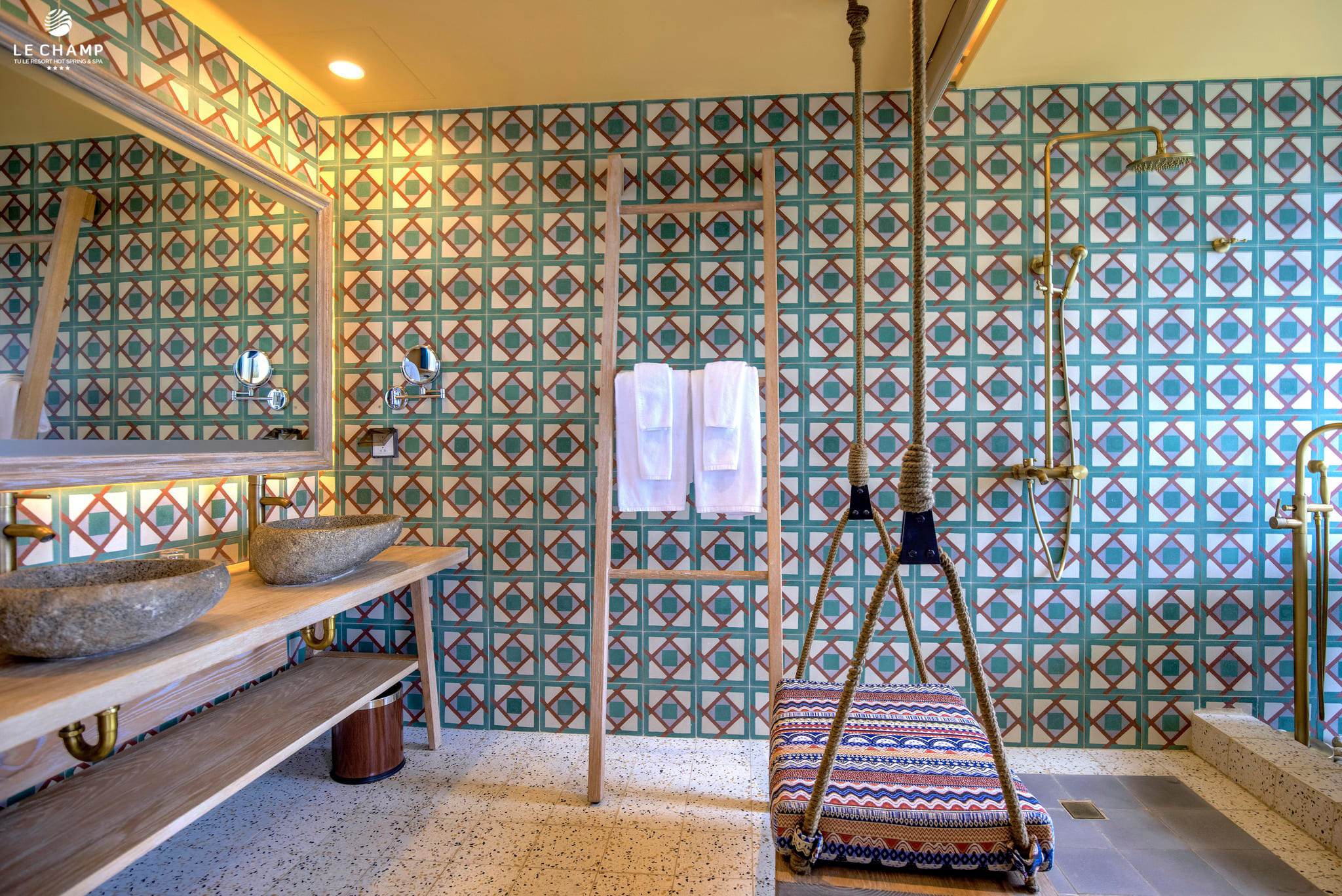 Sen tắm bằng đồng Haduvico khách sạn, homestay tại khu vực Hương Sơn, Lê Thanh.