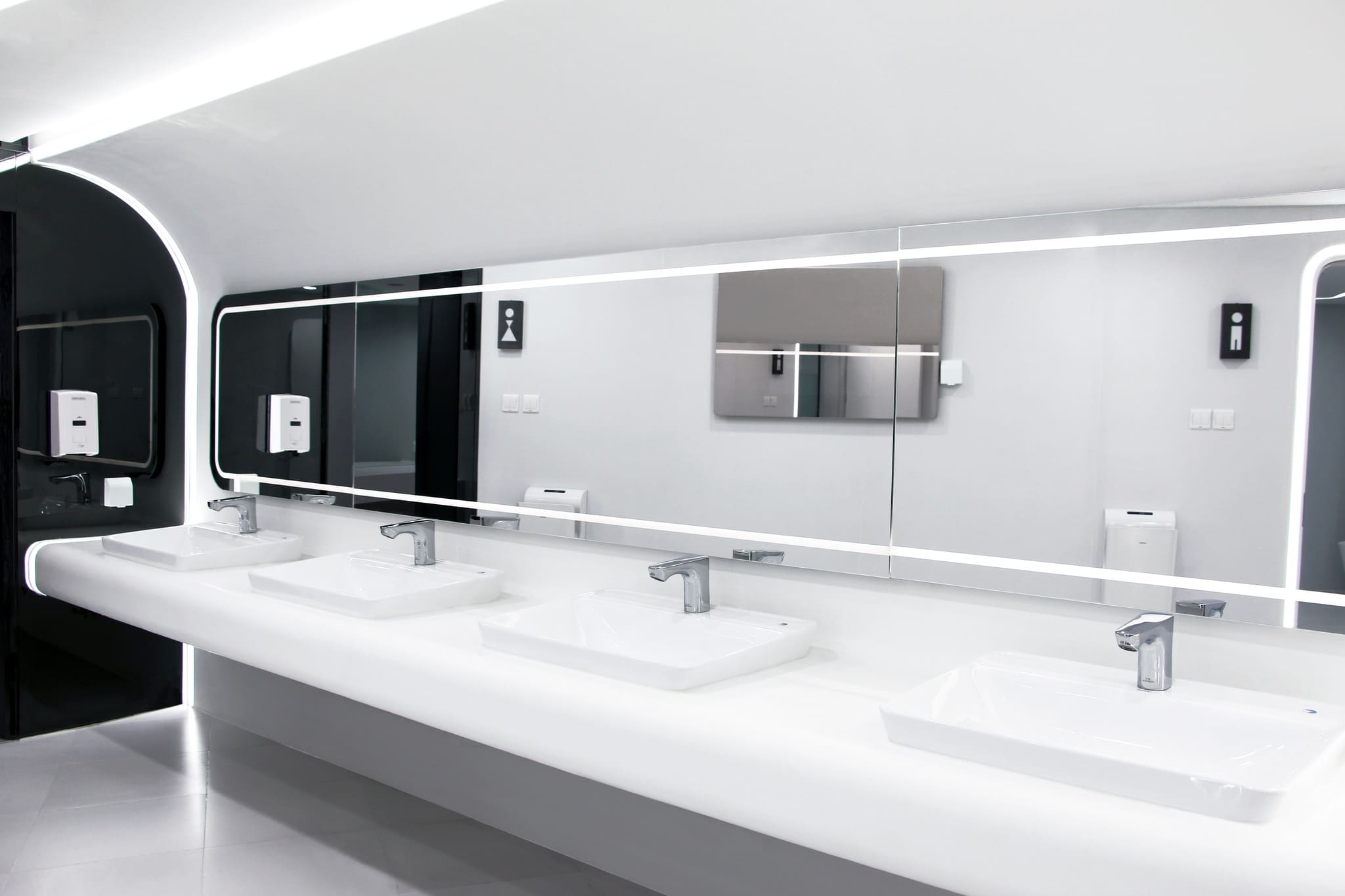 Chậu và vòi Jomoo tại tòa nhà văn phòng trung tâm thương mại đường Trần Duy Hưng, Cầu Giấy