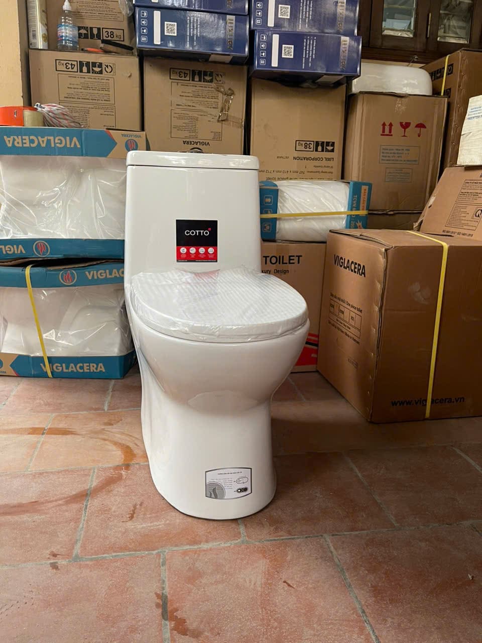 Bồn cầu tâm thoát xả 27cm