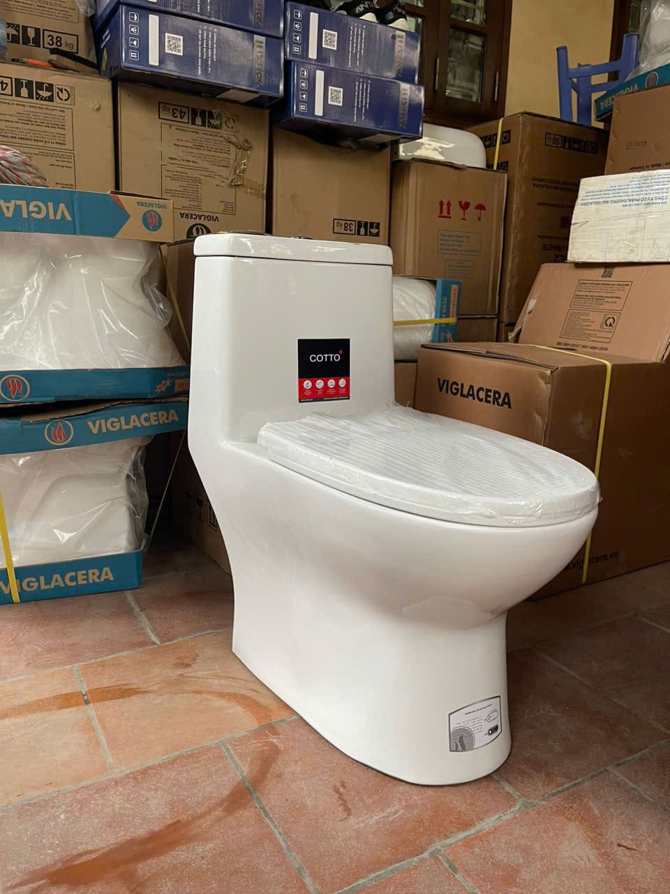 Bồn cầu liền 1 khối tâm thoát 27-28cm