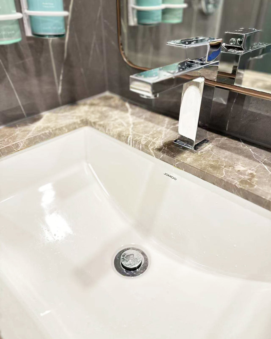 Chậu rửa kết hợp vòi Jomoo tại khách sạn, nhà hàng cao cấp tại đường Phạm Hùng, Dương Đình Nghệ.