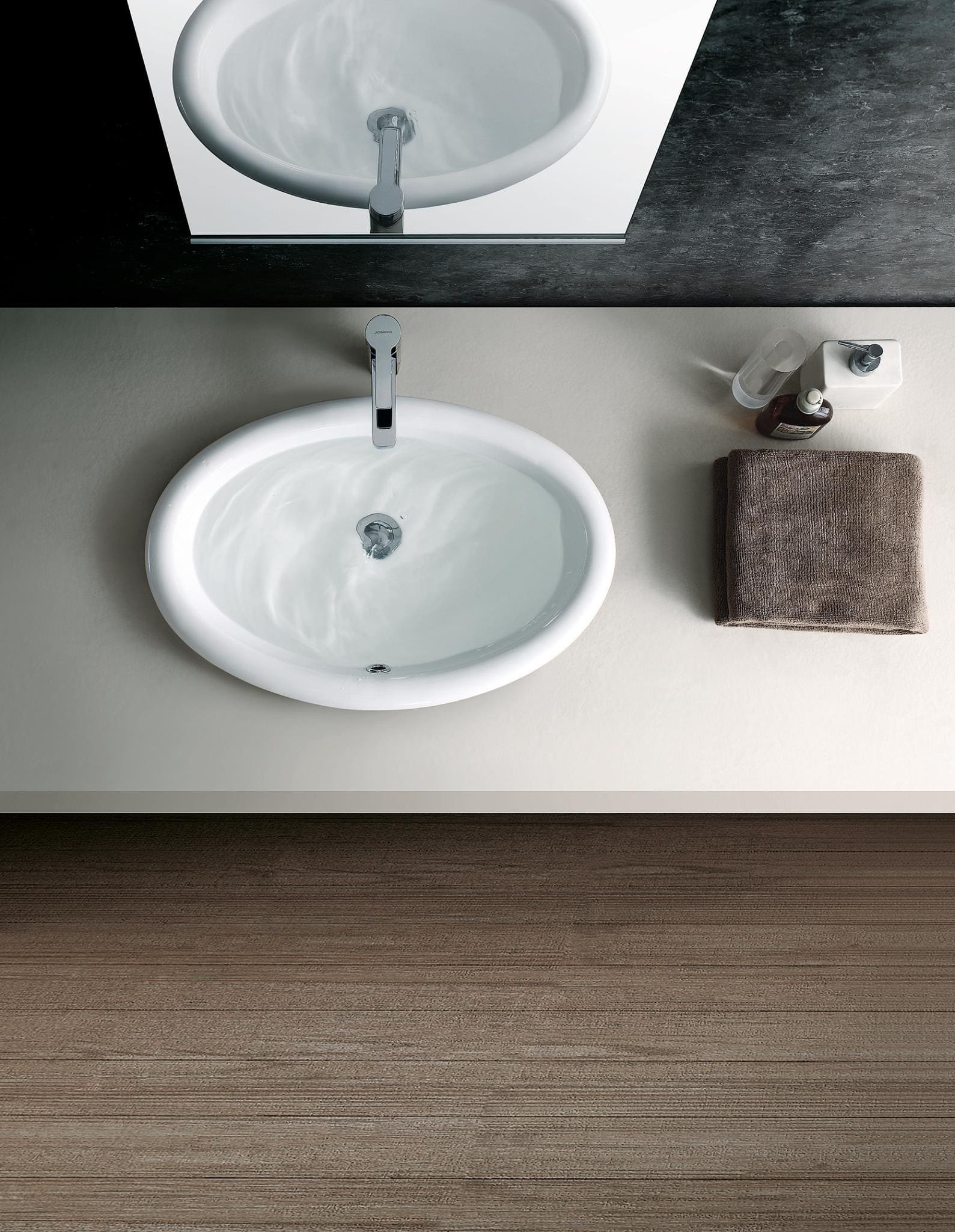 Chậu lavabo Jomoo tại khách sạn, nhà hàng tại Thị trấn Đại Nghĩa, Phù Lưu.