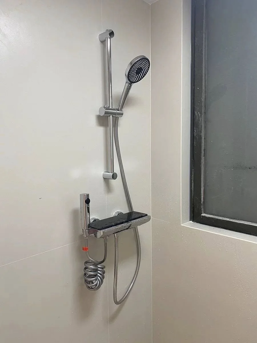 Sen tắm Jomoo tại nhà dân khu vực Lệ Chi Dương Xá